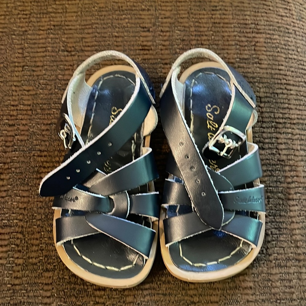 Navy blue saltwater sandals! Excellent condition!!